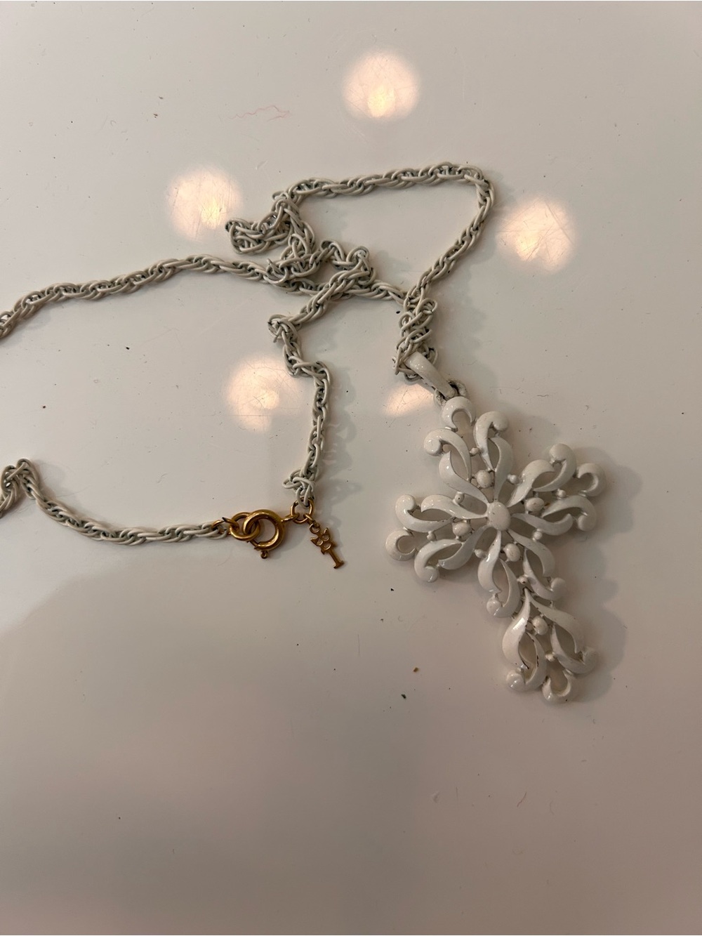 Large lot of religious jewelry rosaries medals cross necklaces - Picture 8 of 8